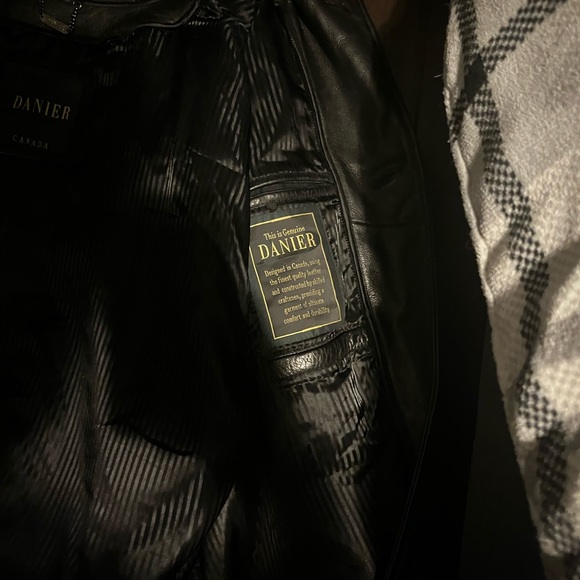 Danier leather jacket size XL - Picture 3 of 4